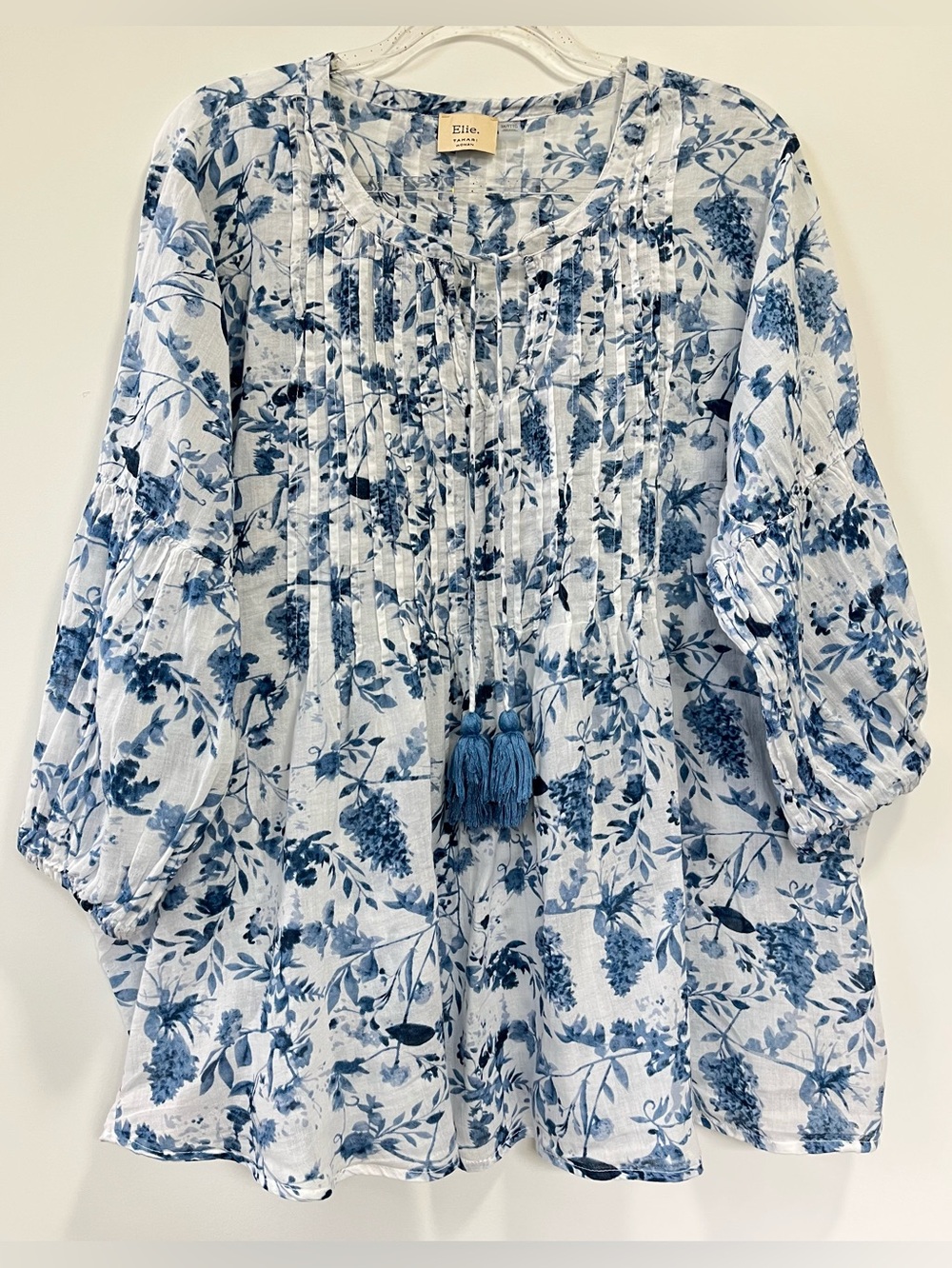 Elie Tahari Blue Floral Pintuck Tassel Top 100% Cotton.
Relaxed Peasant Sze 3XL - Picture 1 of 11